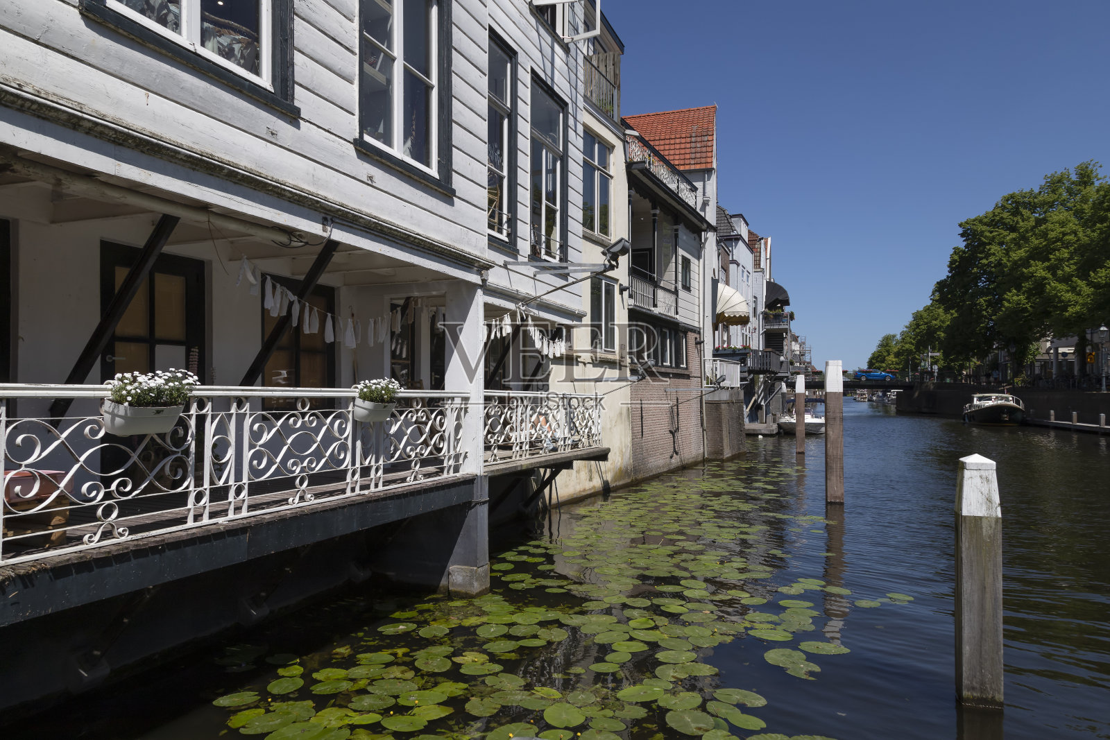 荷兰历史名城Gorinchem的运河房屋。照片摄影图片