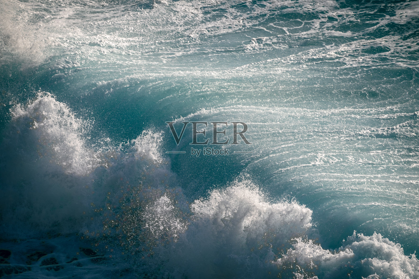 海浪撞击岩石景观自然景观照片摄影图片