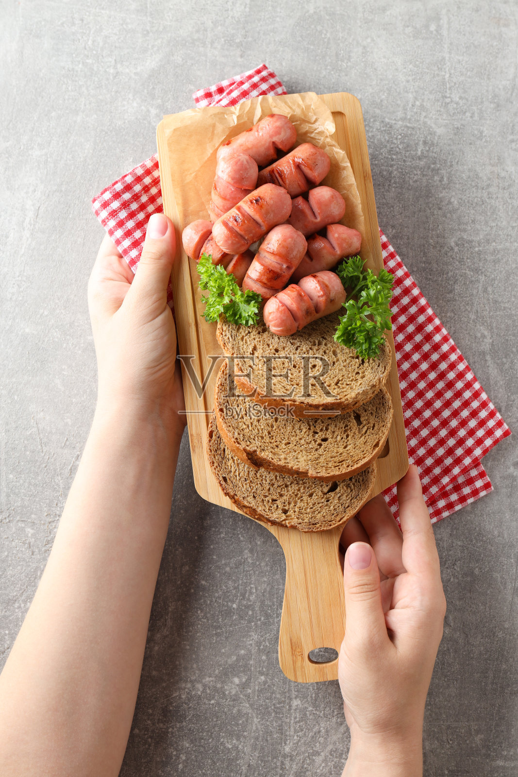 美味食物的概念,烤迷你香肠,俯视图照片摄影图片