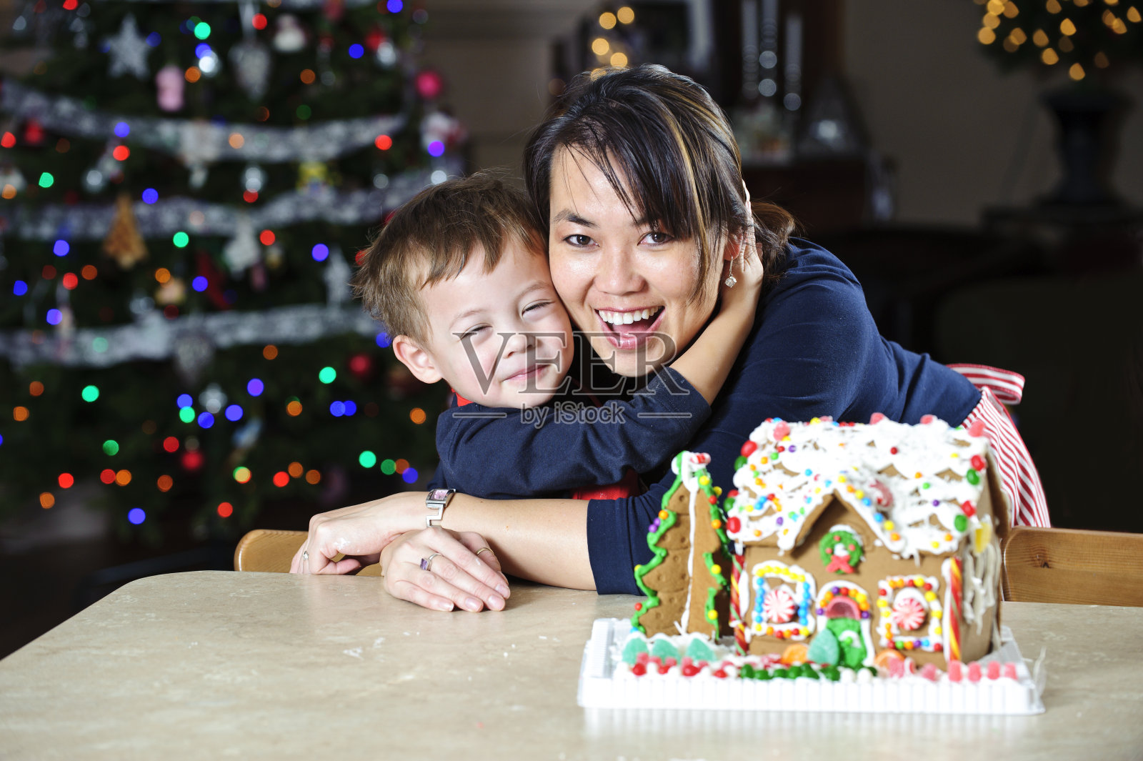 圣诞节的拥抱照片摄影图片