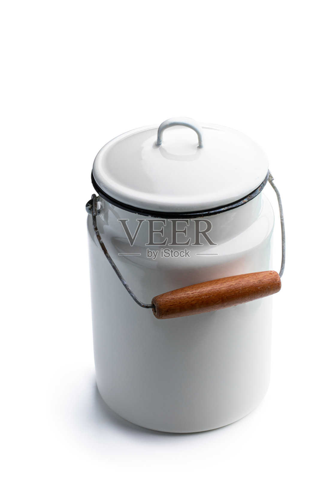 旧用搪瓷牛奶搅拌器孤立在白色照片摄影图片