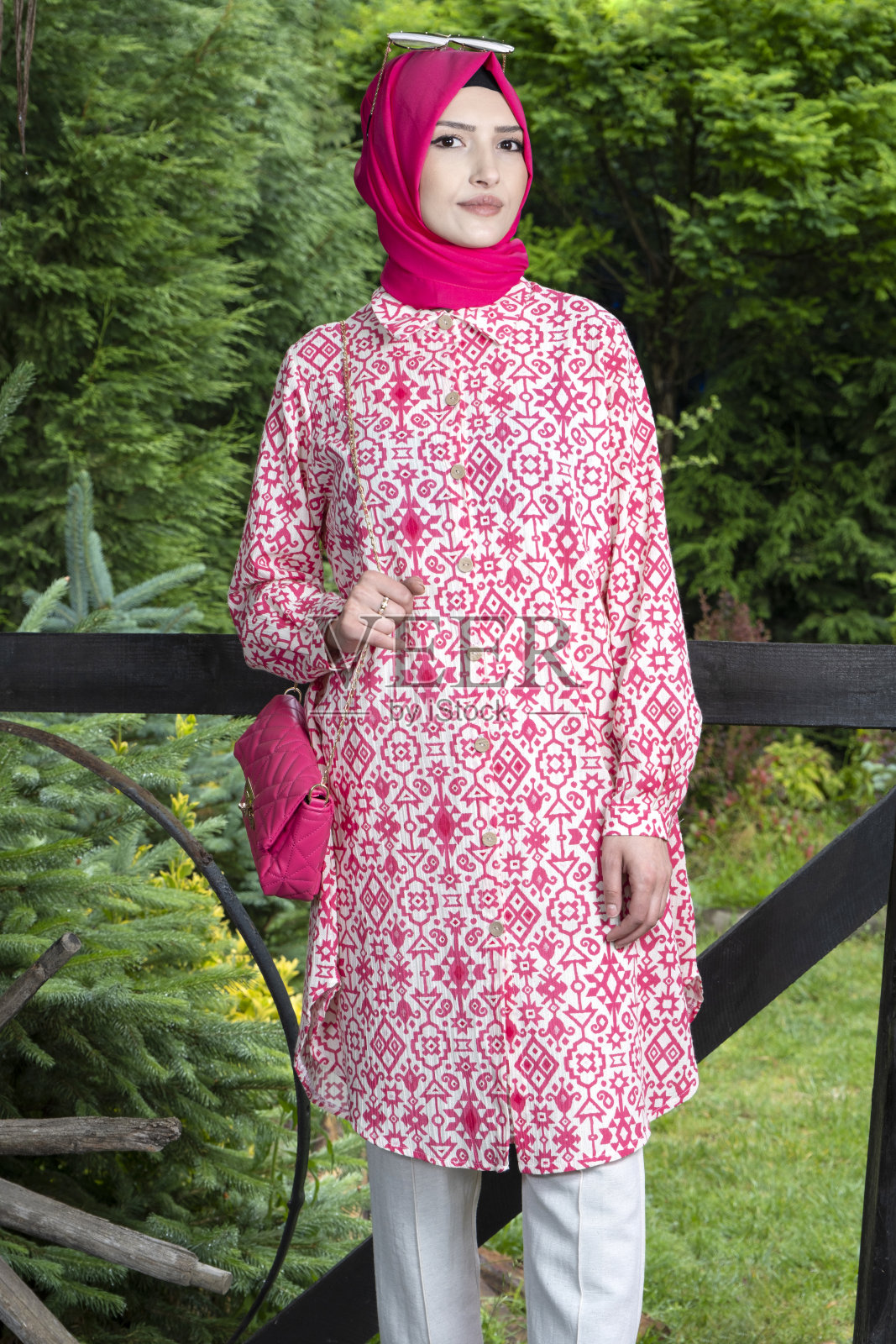 头巾服装时尚拍摄。照片摄影图片