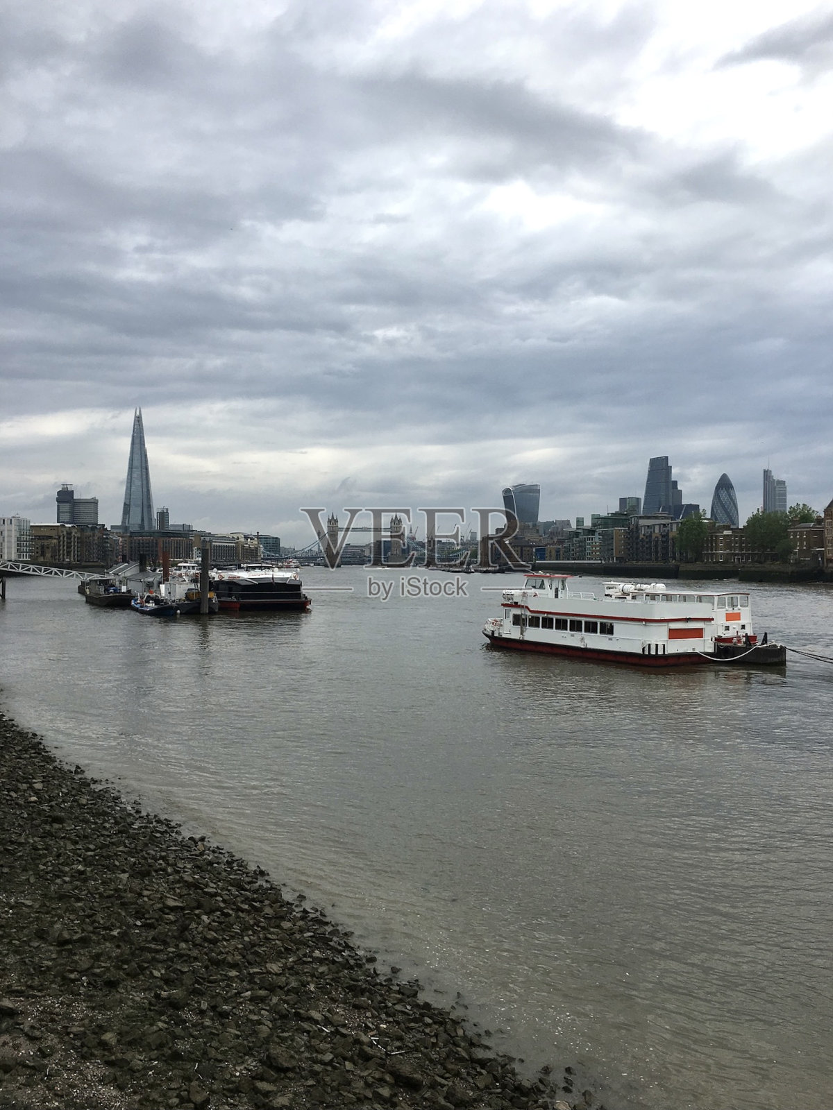 伦敦的泰晤士河。照片摄影图片