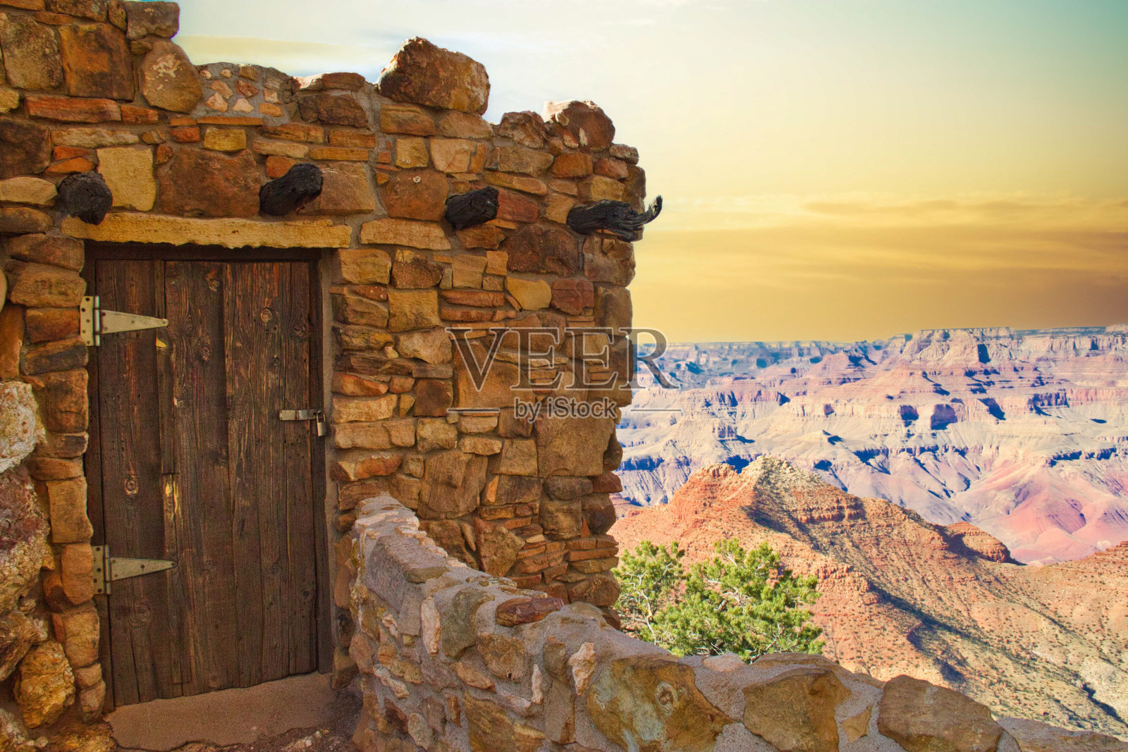俯瞰大峡谷的历史建筑照片摄影图片