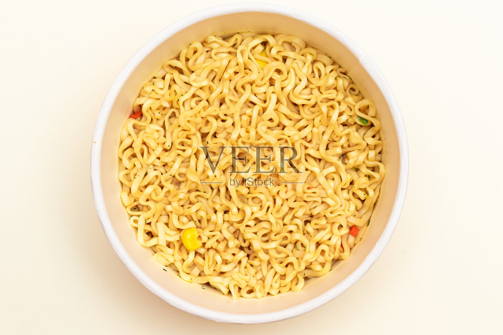 白底一次性杯方便面照片摄影图片