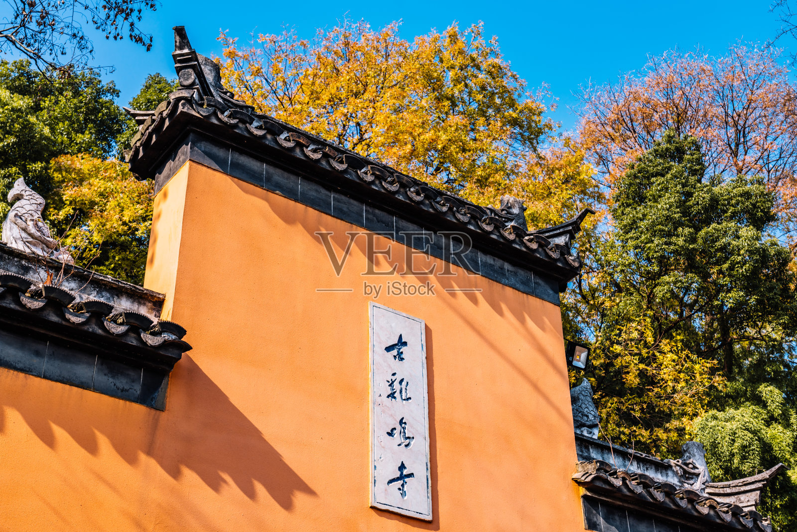 中国江苏省南京市集明寺门秋景照片摄影图片