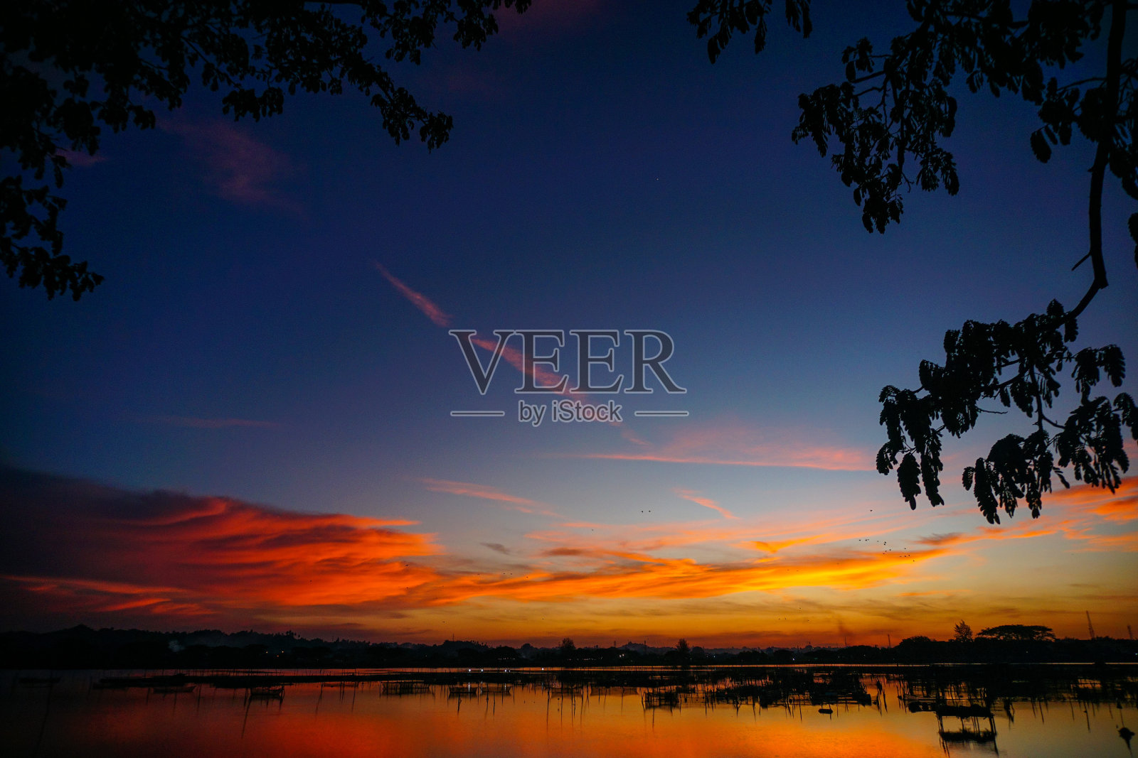 Lhokseumawe水库的日落照片摄影图片