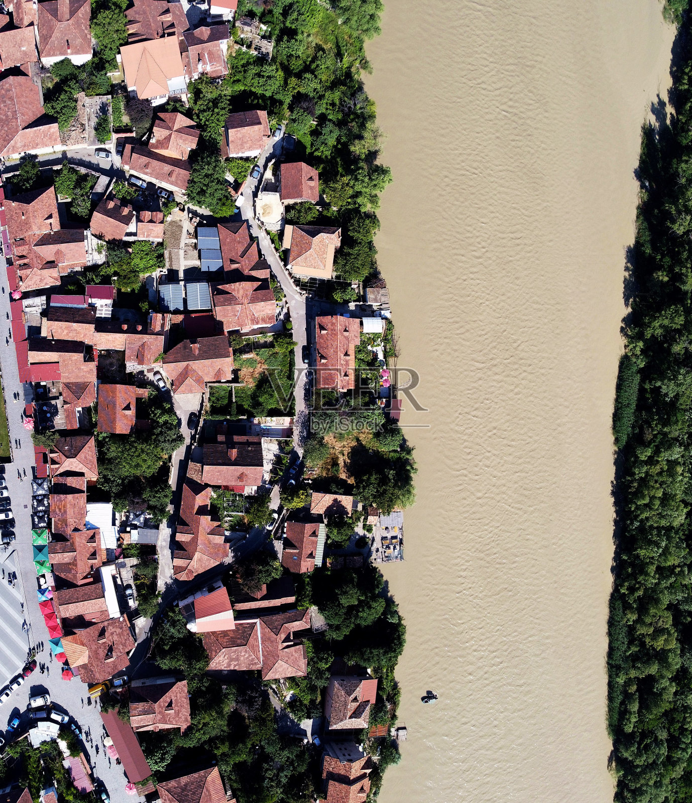 库拉河和姆茨塔(格鲁吉亚)照片摄影图片