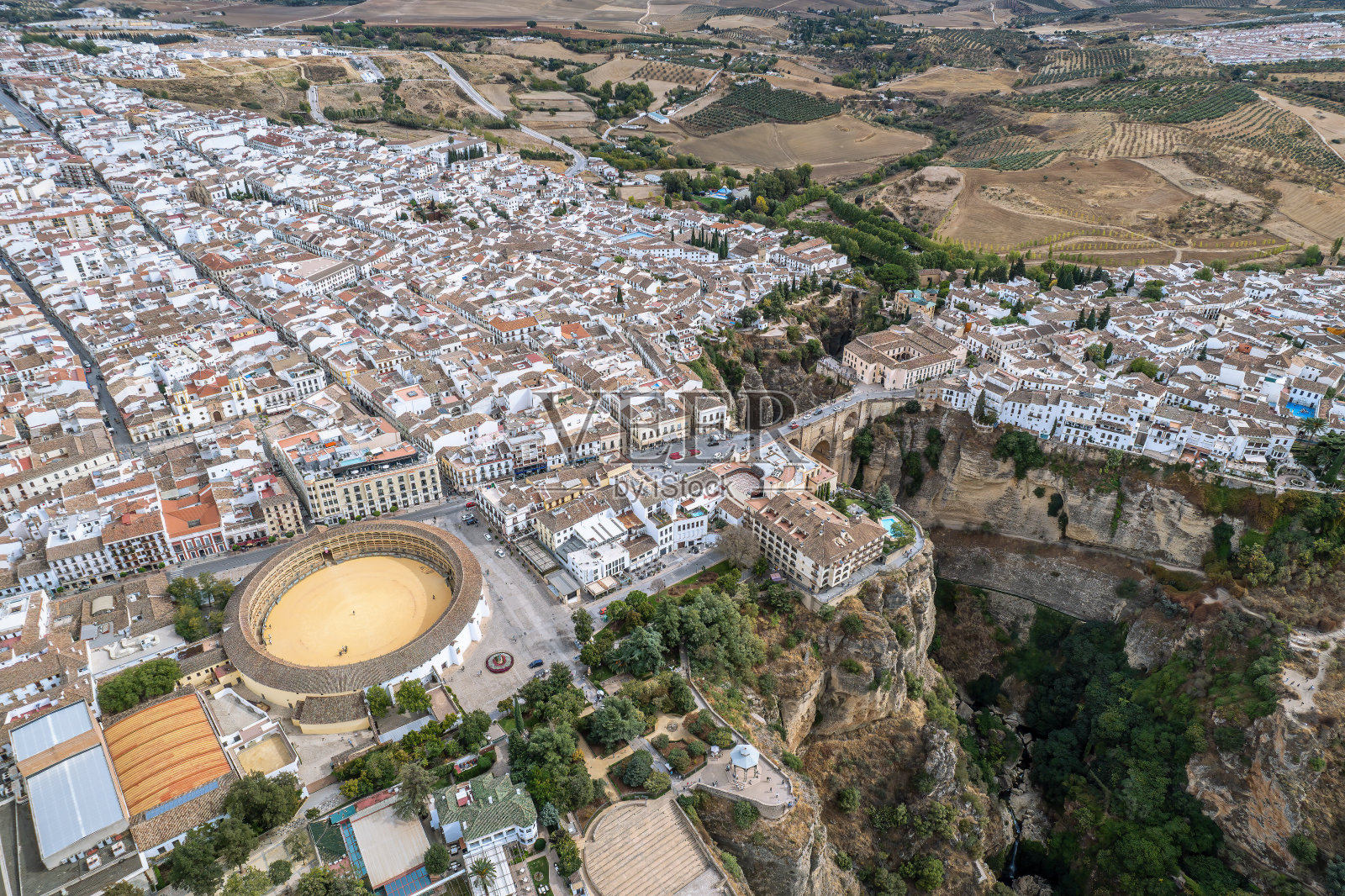 西班牙隆达的无人机全景图。照片摄影图片
