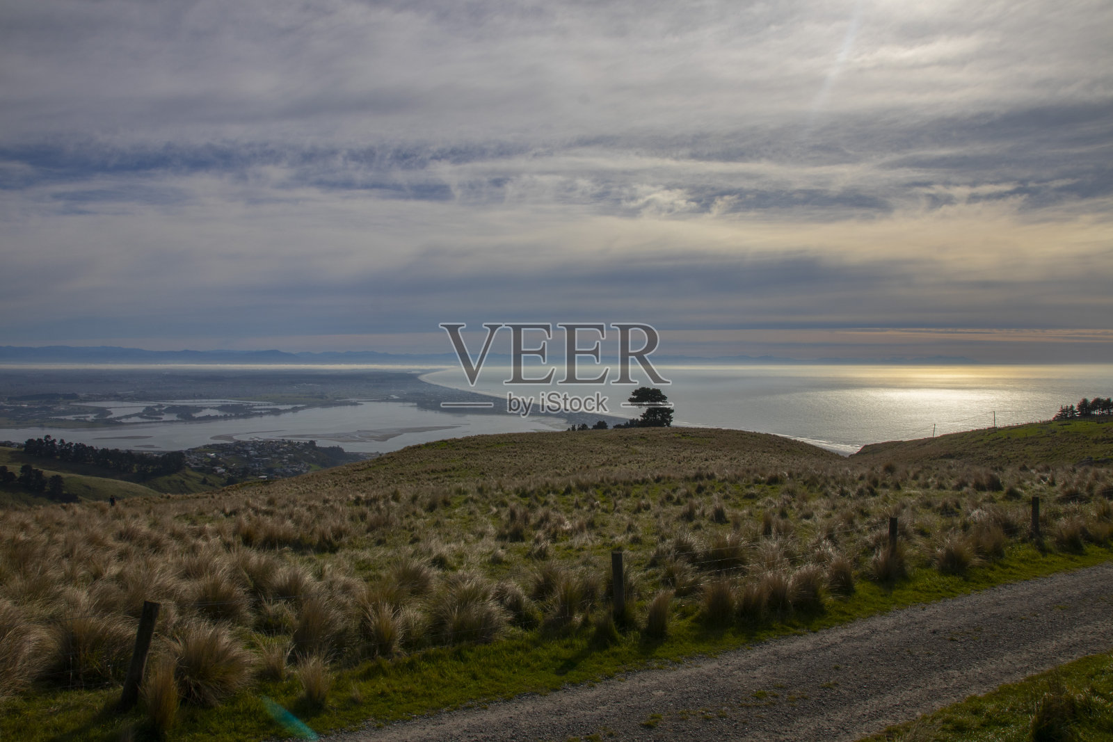 日出时的里士满山。照片摄影图片
