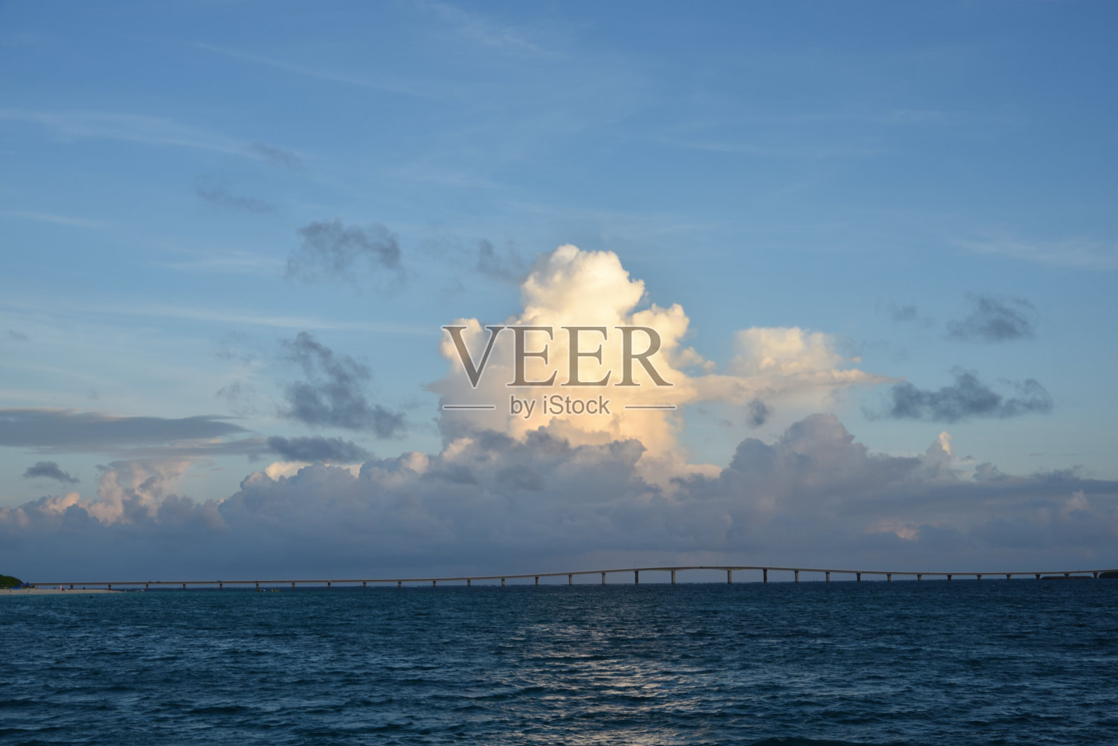 日本冲绳县宫古岛的热带海滩照片摄影图片