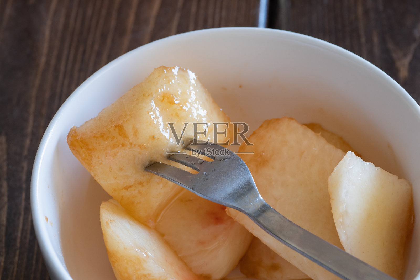 日本水果“hakuto”。甜甜的白桃。照片摄影图片
