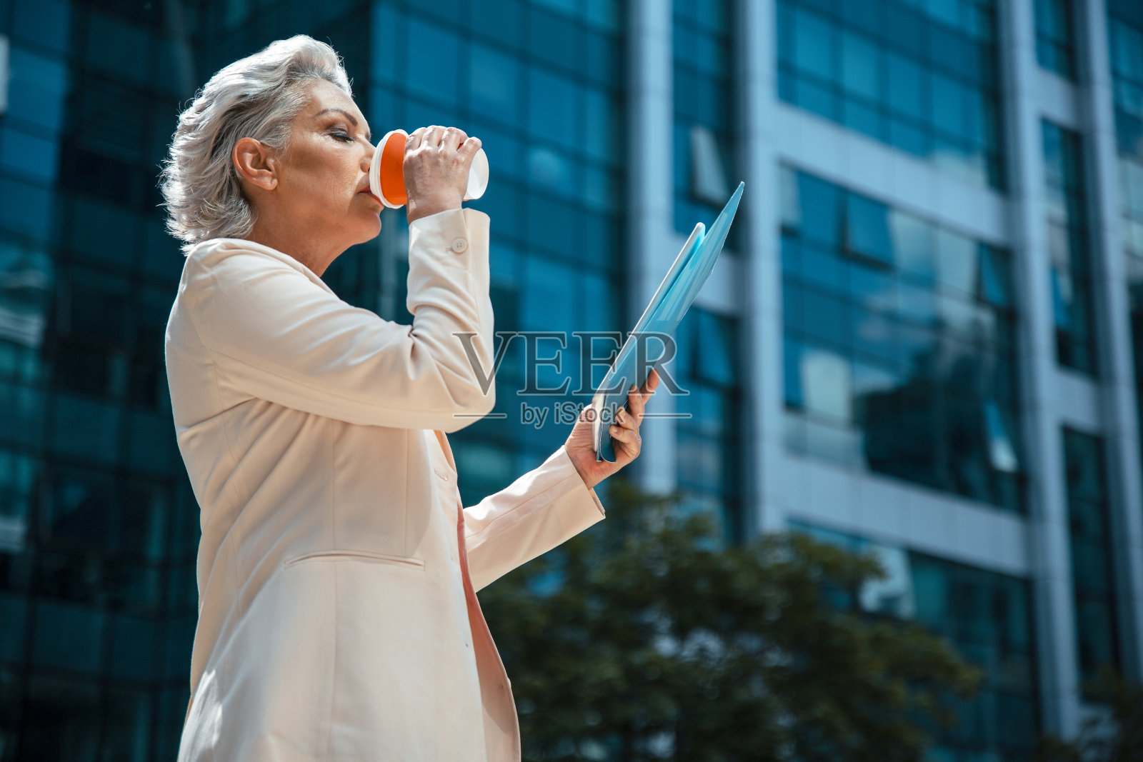 咖啡帮助我工作更长时间照片摄影图片