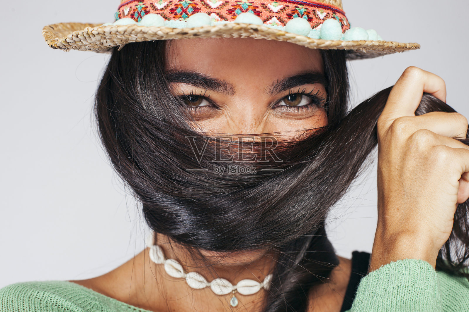 迷人的年轻女士,深色长发照片摄影图片