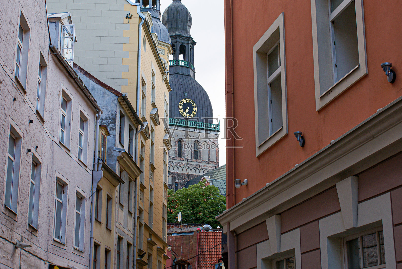 城市建筑的低角度视角照片摄影图片