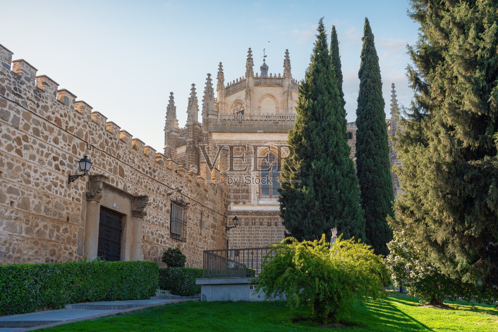 西班牙托莱多的圣胡安德洛斯雷耶斯修道院照片摄影图片