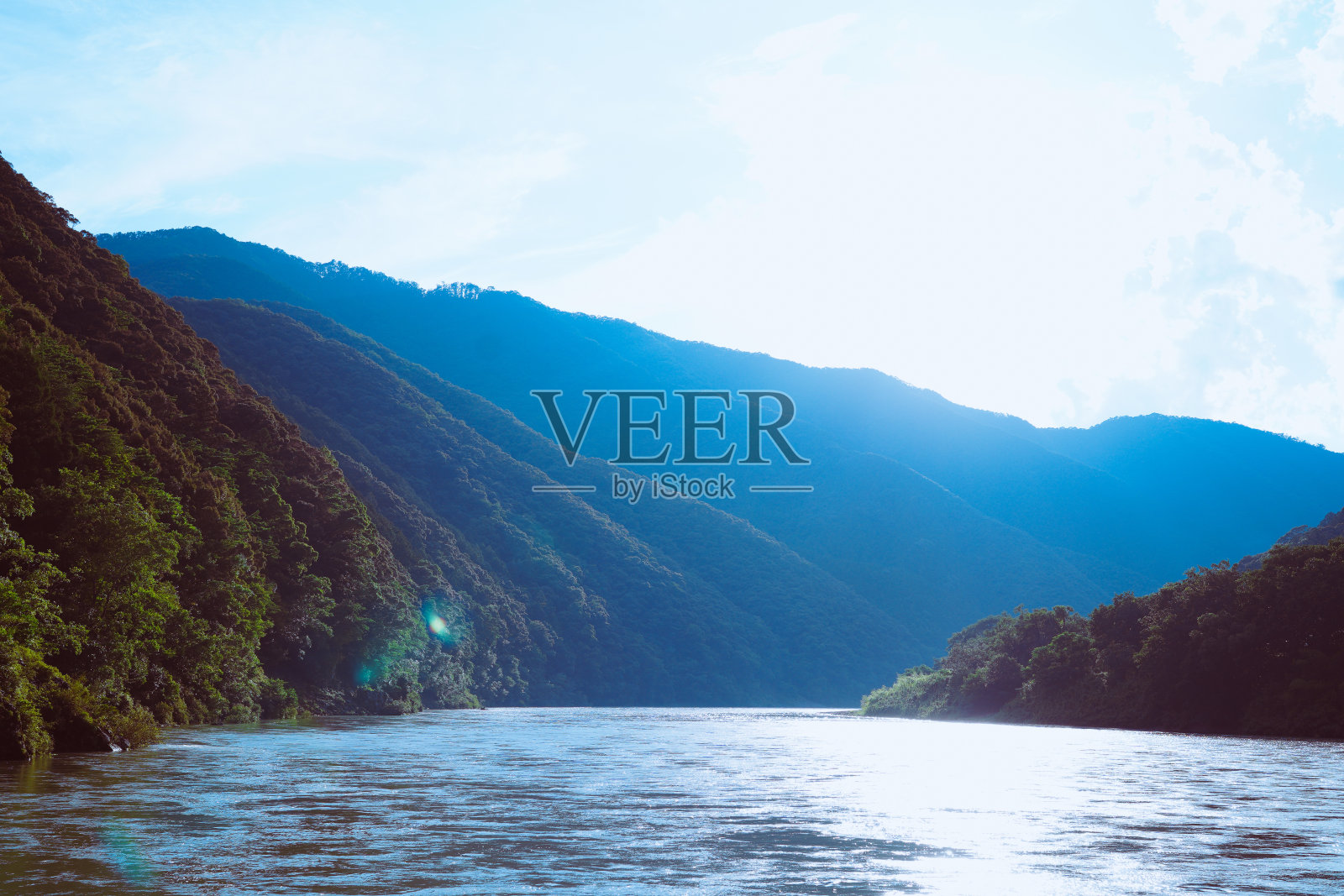 石门托河大桥和风景照片摄影图片