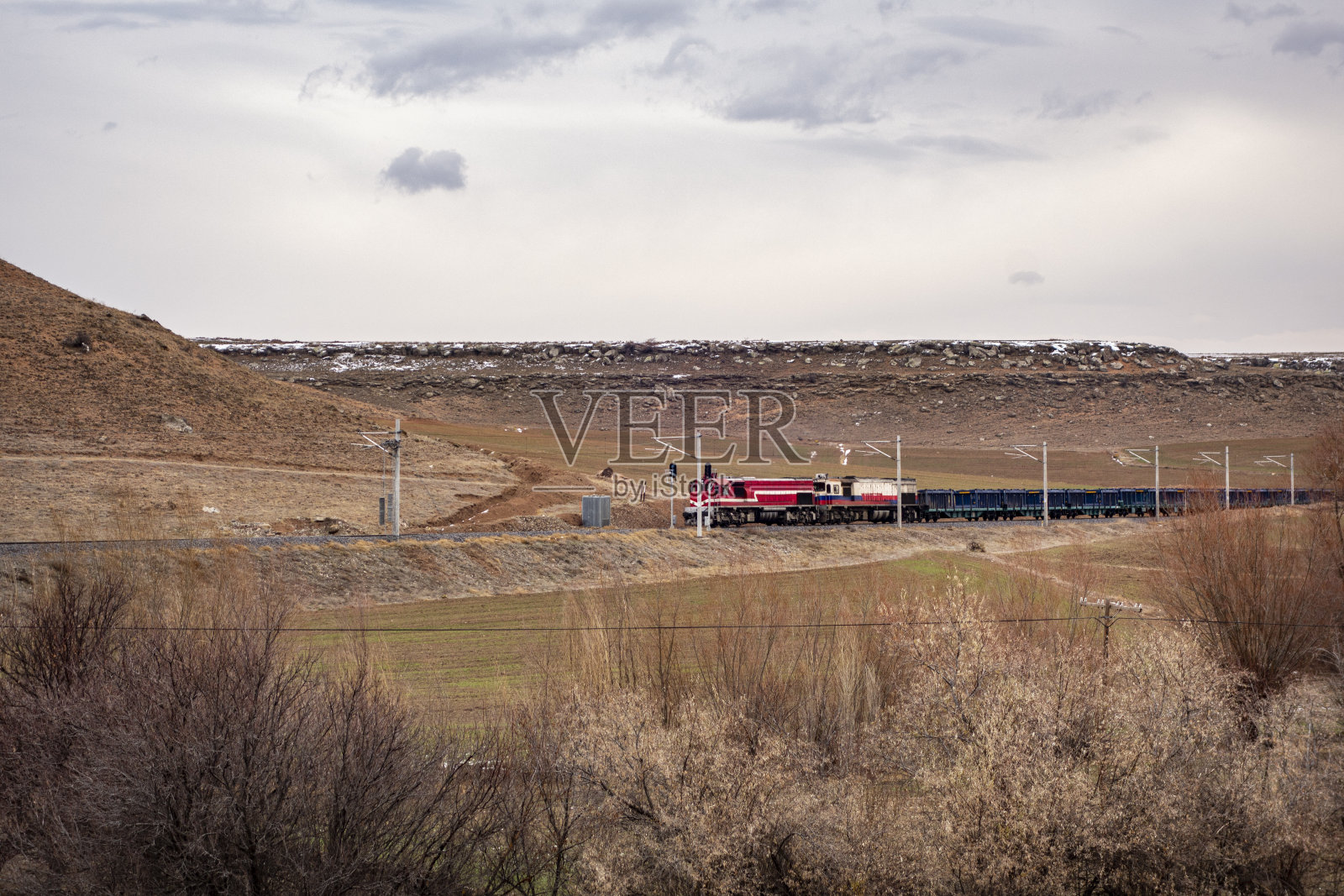 冬季货运列车照片摄影图片