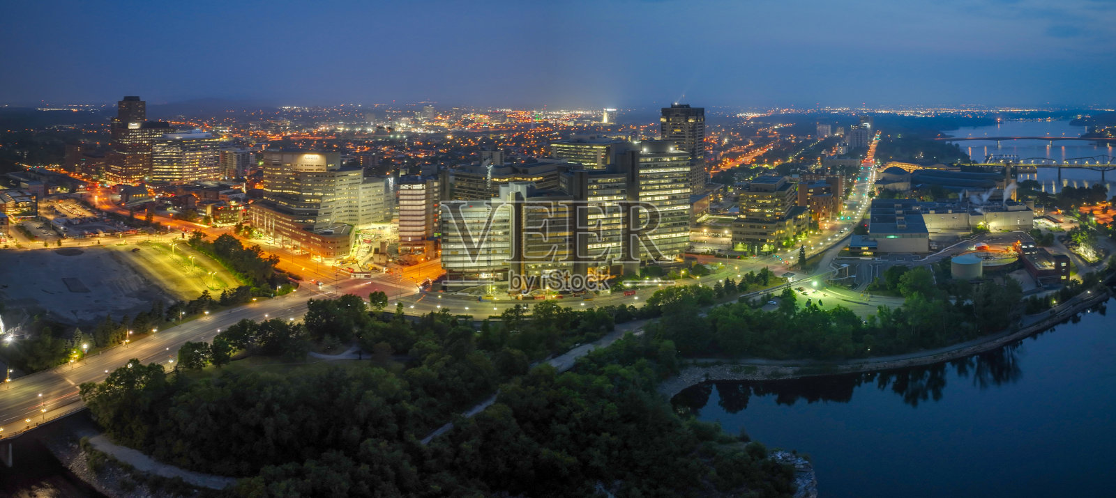 无人机拍摄的渥太华河,加蒂诺和渥太华市中心照片摄影图片