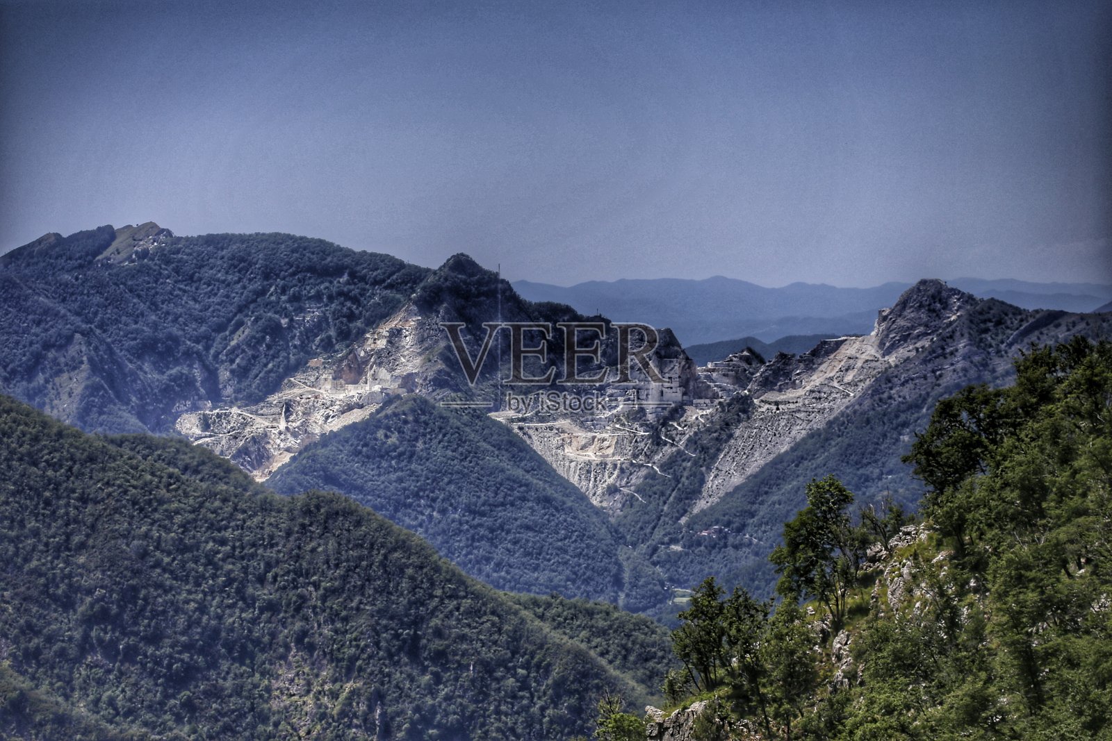 卡拉拉白色大理石采石场照片摄影图片