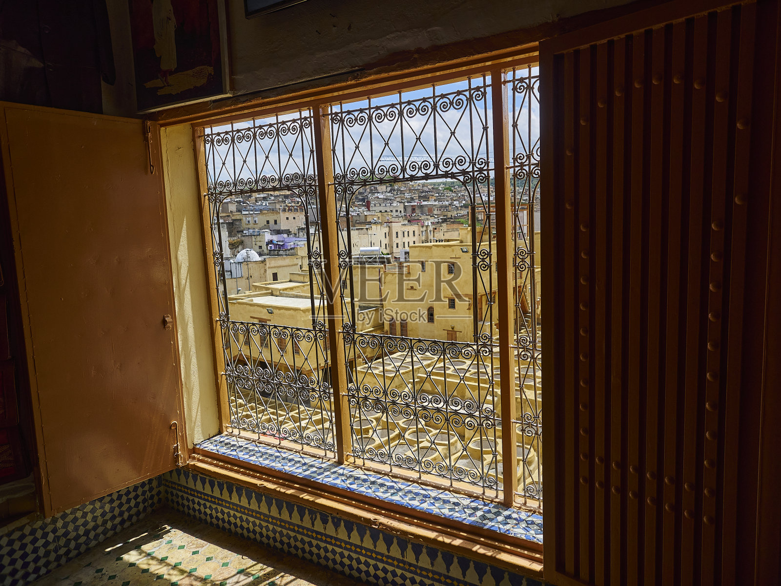 传统的Chouara制革厂在非斯的麦地那,摩洛哥。照片摄影图片