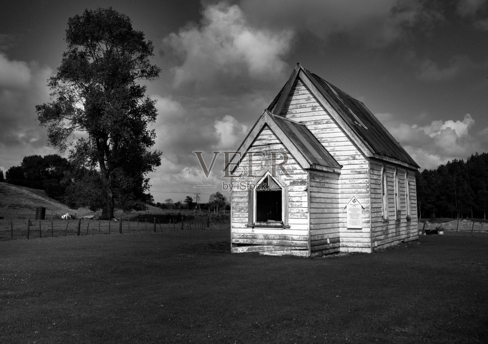 围场里的老教堂照片摄影图片