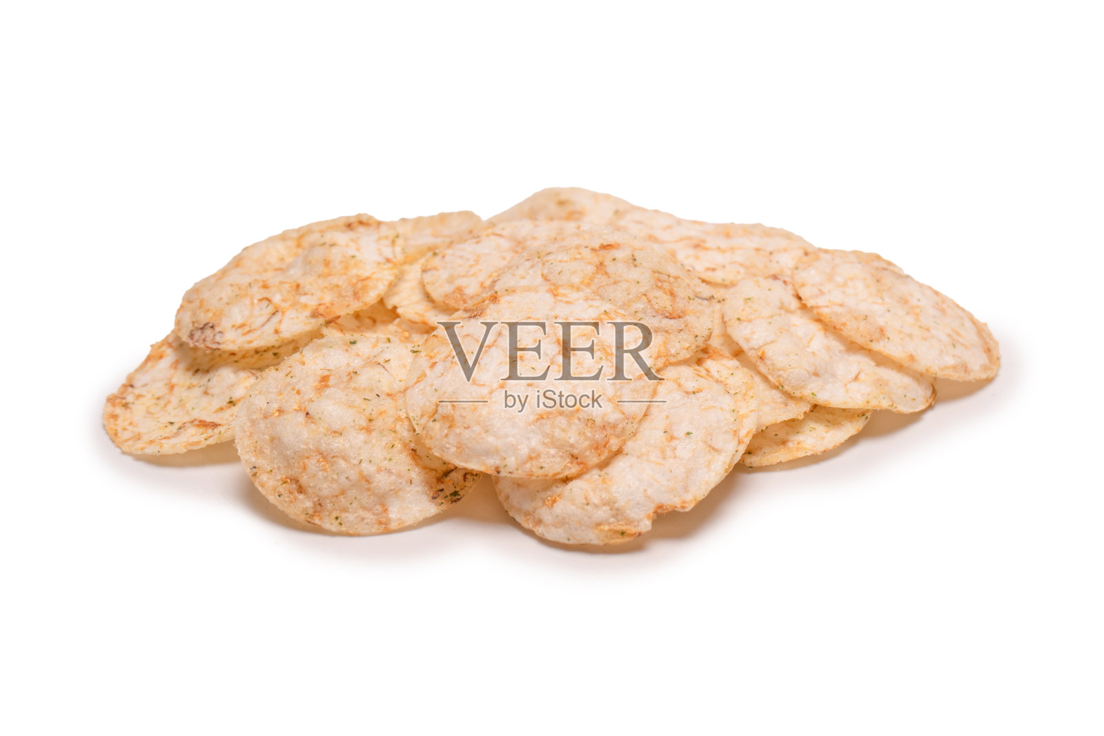 白色背景上孤立的米片。照片摄影图片