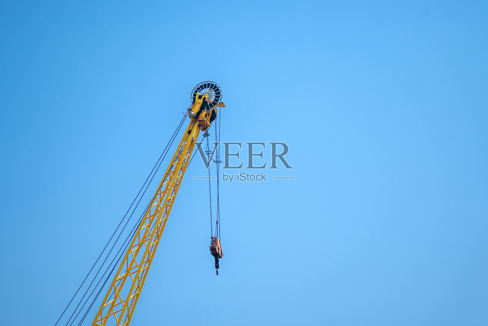 塔吊和蓝天为背景照片摄影图片