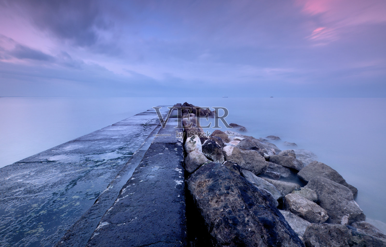 倒塌的浮桥,海洋景观,摘要照片摄影图片