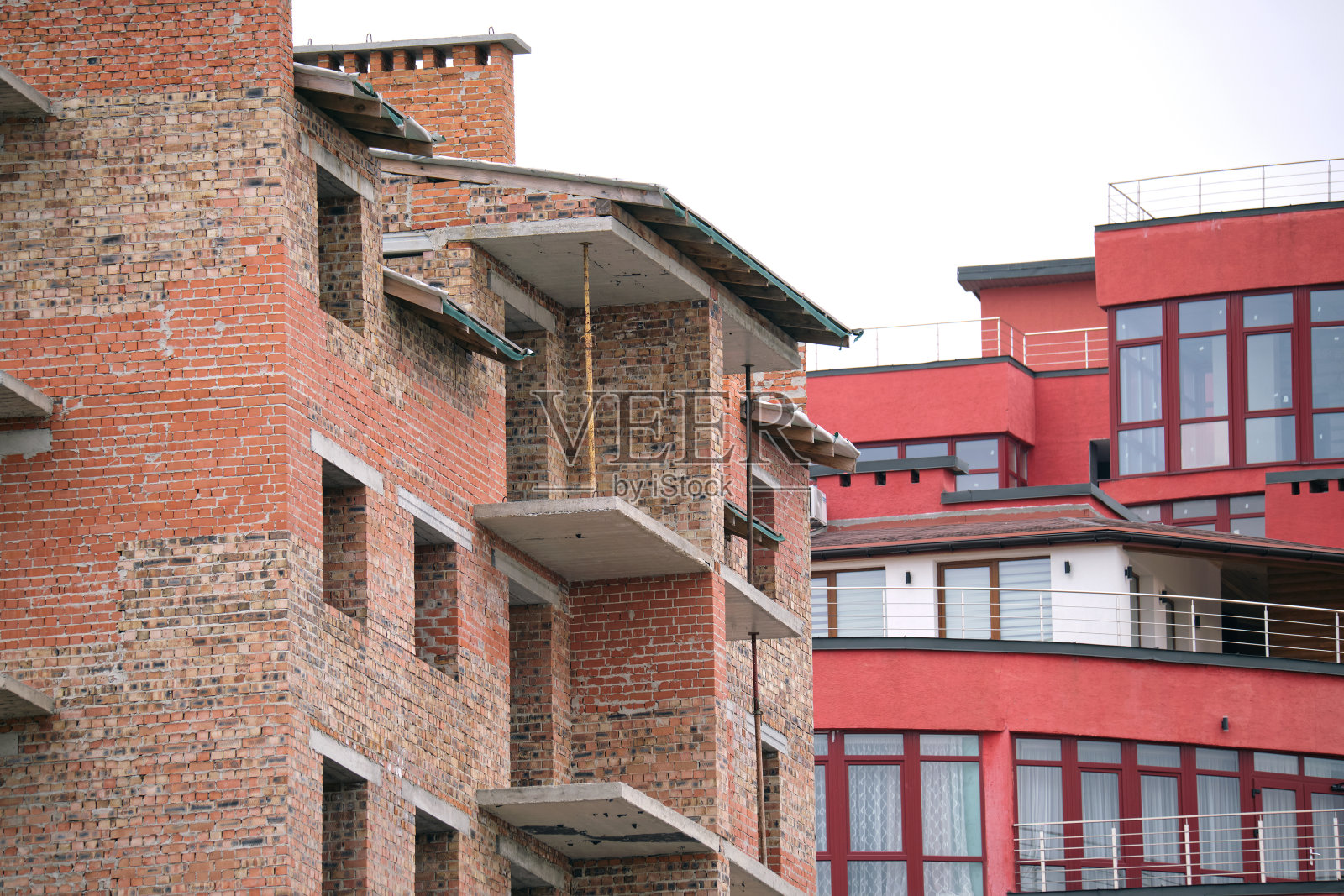 正在施工的整体混凝土建筑高框架的建筑细部。房地产开发照片摄影图片