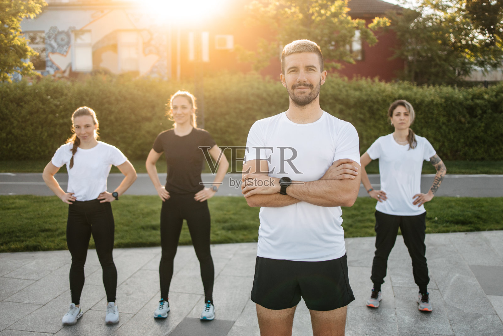 女士和她们的教练照片摄影图片