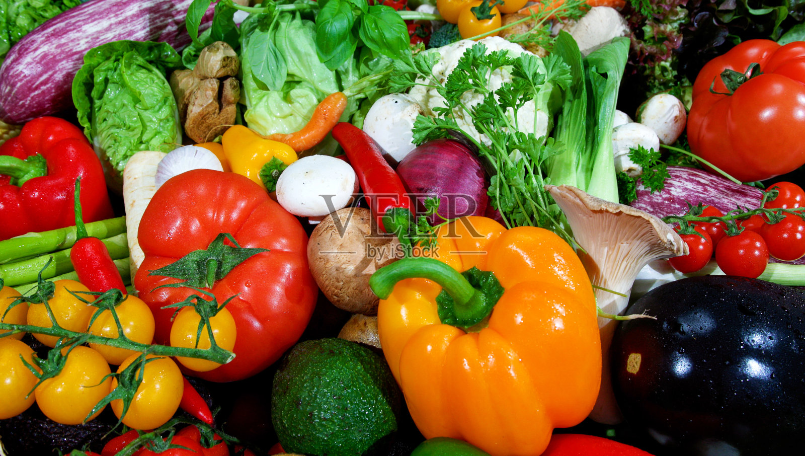 新鲜有机蔬菜健康饮食。照片摄影图片