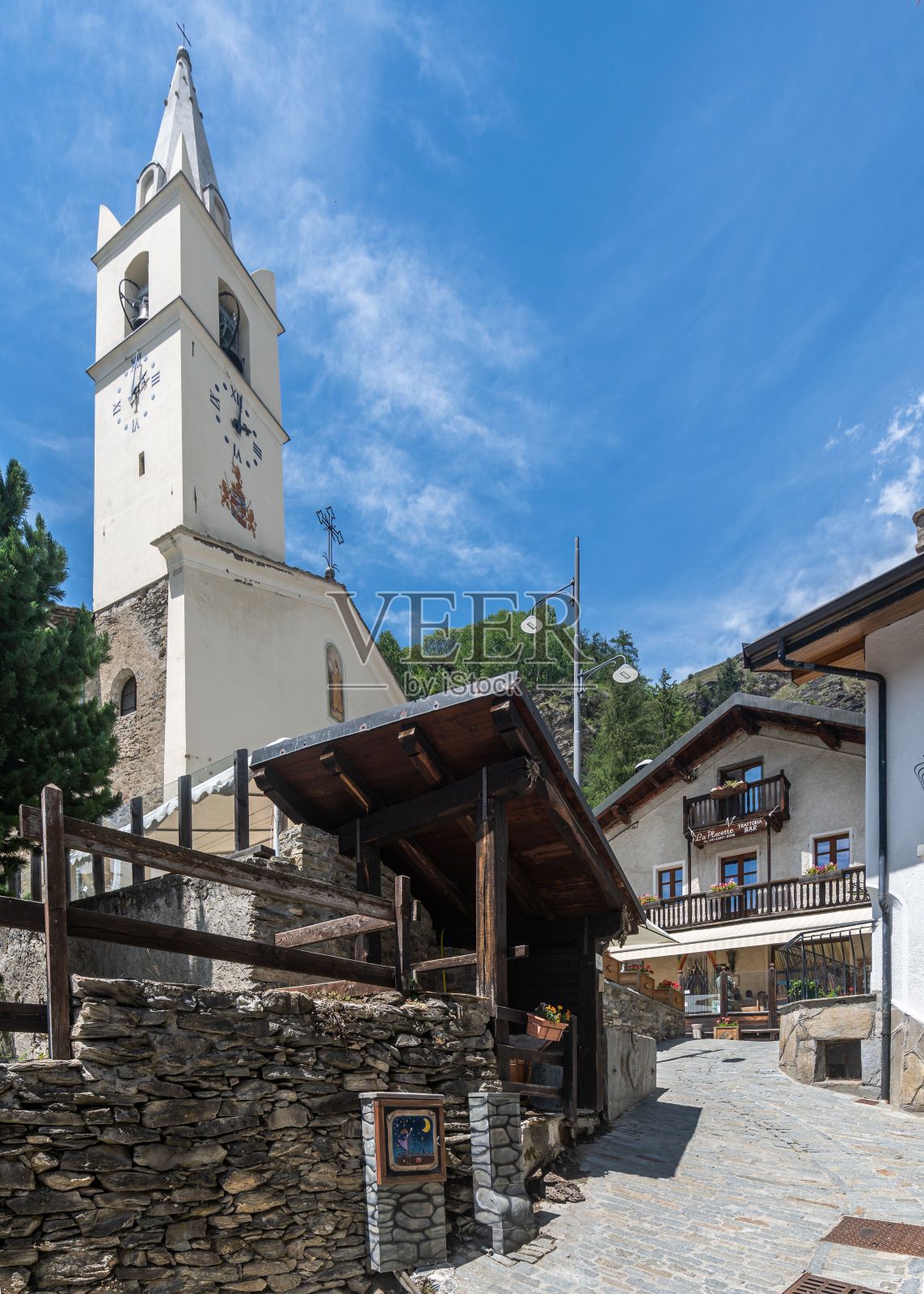 意大利皮埃蒙特乌索美丽房屋的风景照片摄影图片