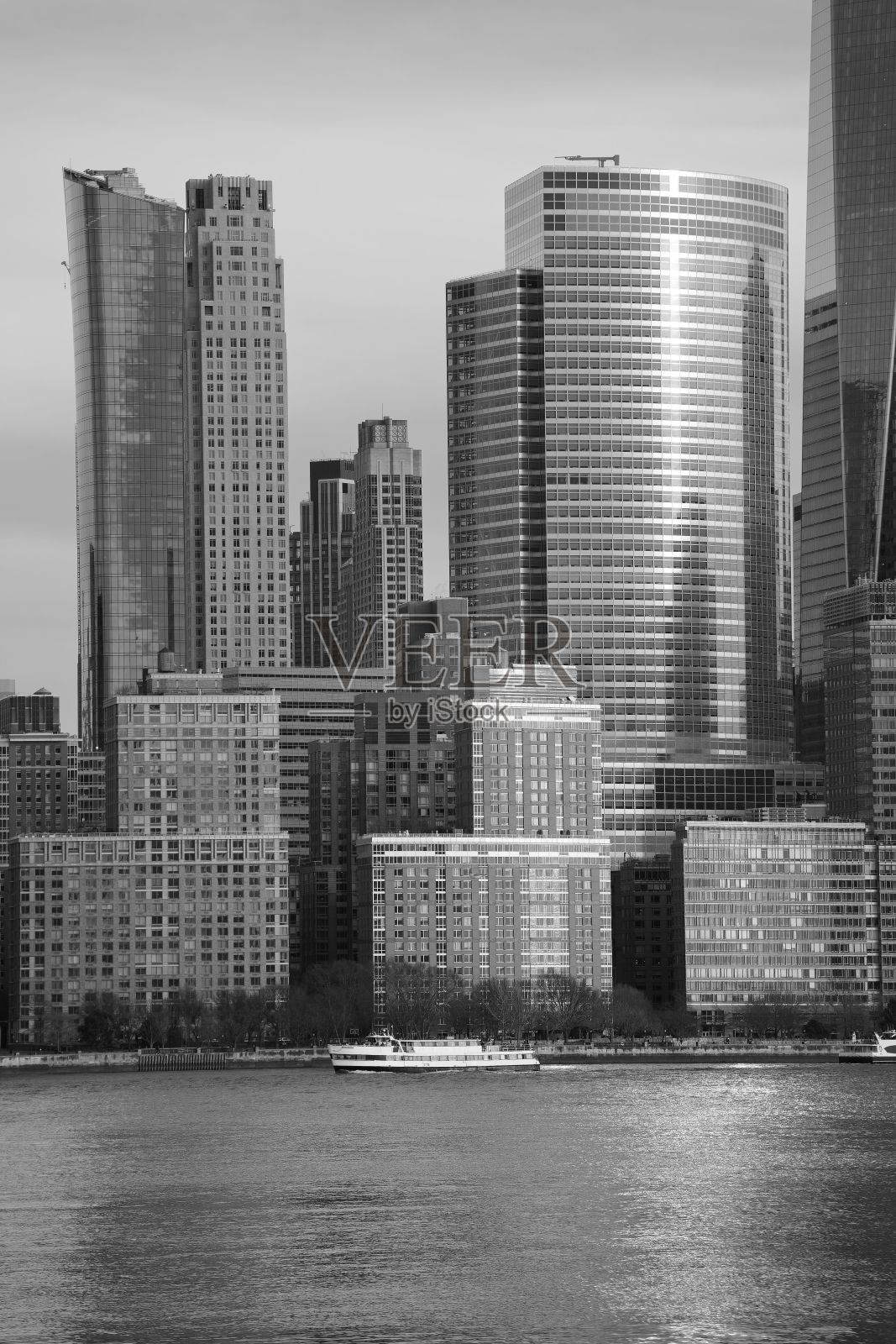 以各种大小和形状的摩天大楼为特色的令人惊叹的城市天际线照片摄影图片