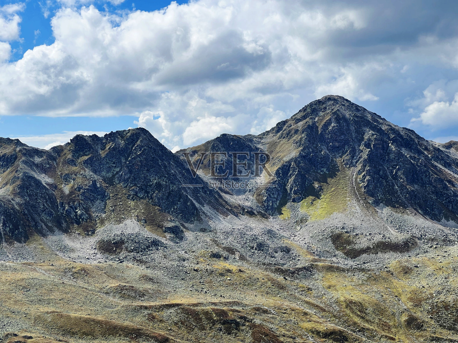 瑞士阿尔卑斯山脉阿尔卑斯山脉阿尔卑斯山脉的岩石山峰Sentisch Horn(2826米),瑞士达沃斯-格劳松州(Kanton graub<e:1>,瑞士)照片摄影图片