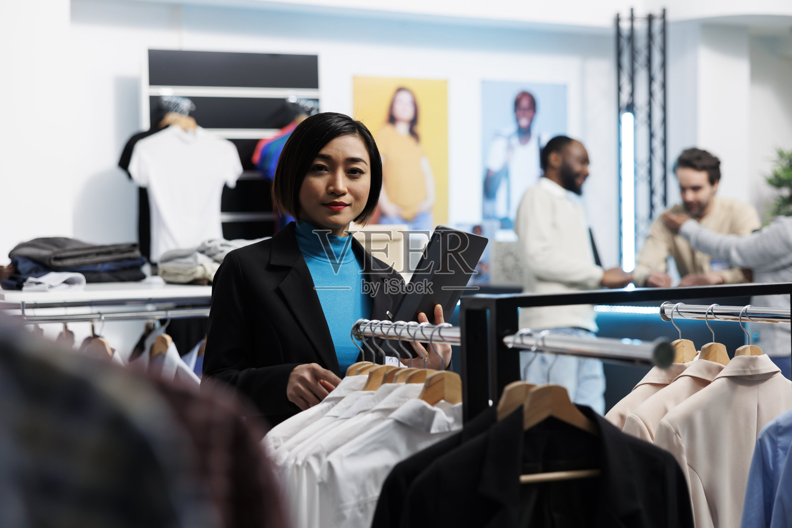 店长使用平板画像照片摄影图片