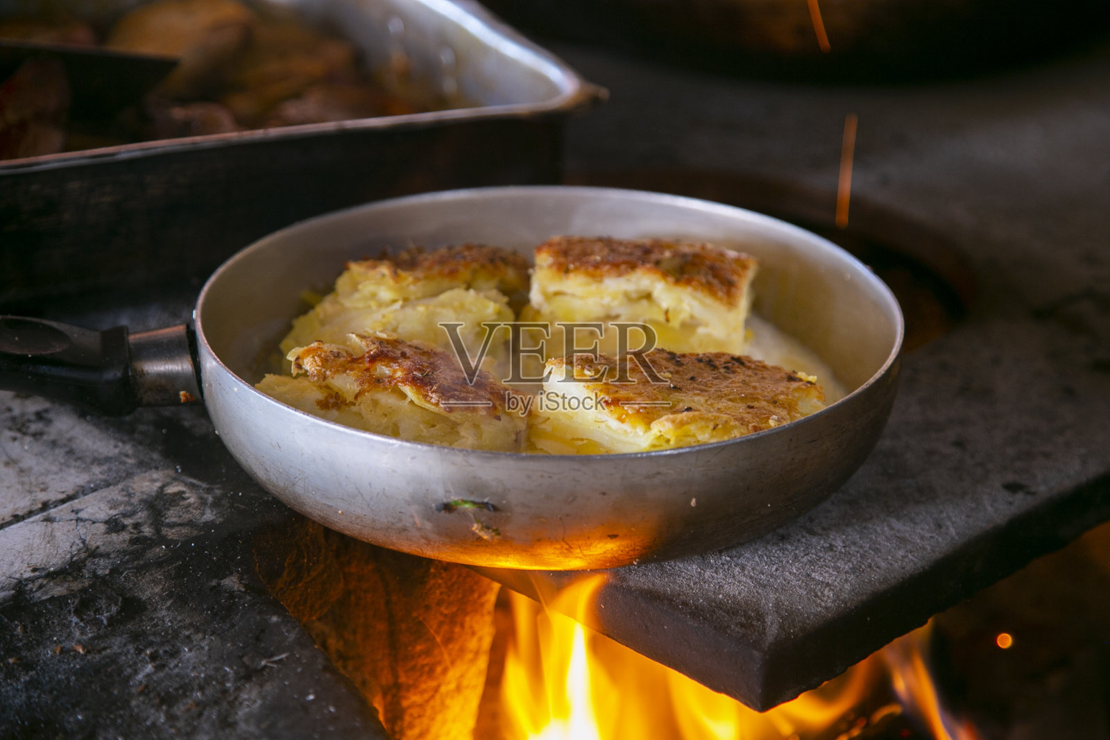 粉彩爸爸。土豆蛋糕是一种以土豆为底的菜。它主要在南美国家消费。照片摄影图片