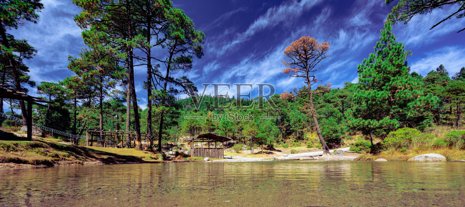 蓝天湖照片摄影图片