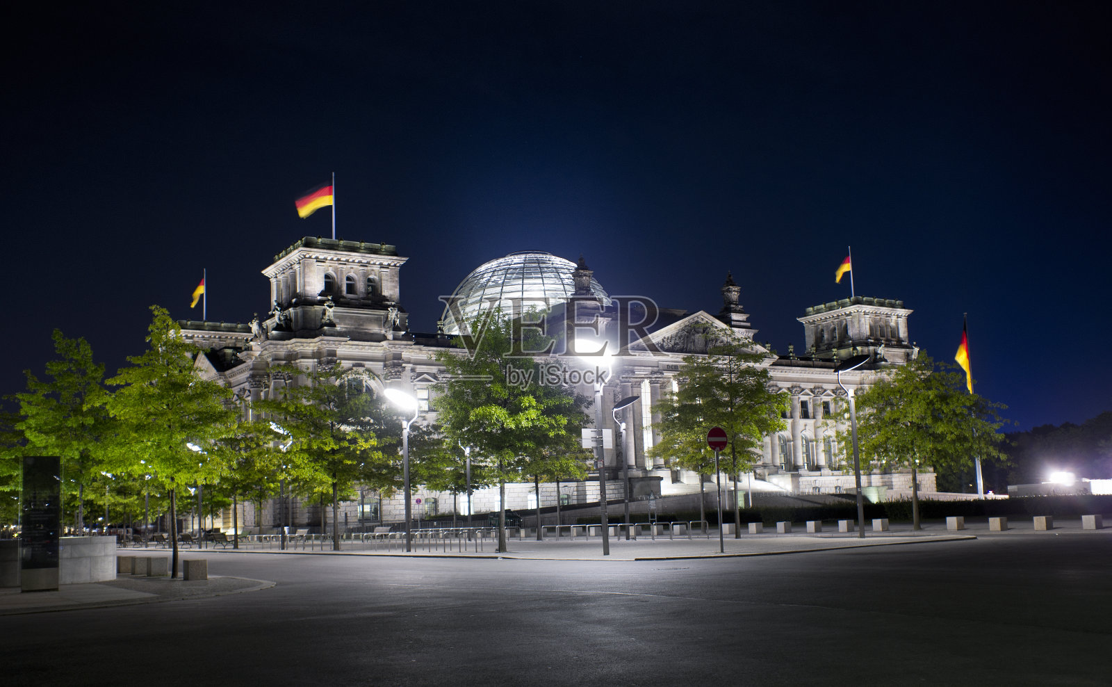 德国柏林,国会大厦之夜照片摄影图片
