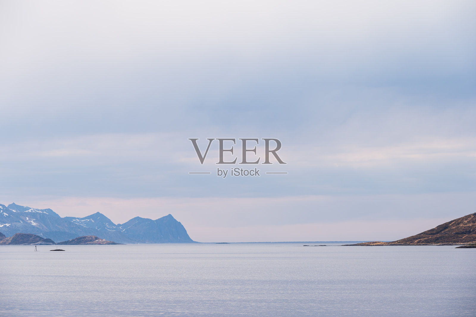 Senja岛春天的风景照片摄影图片