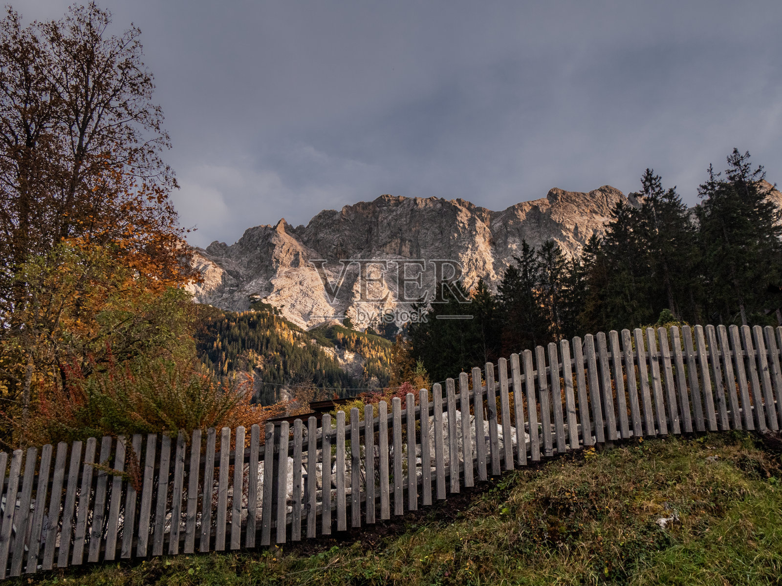 祖格斯皮策德国之巅高山照片来自德国。照片摄影图片