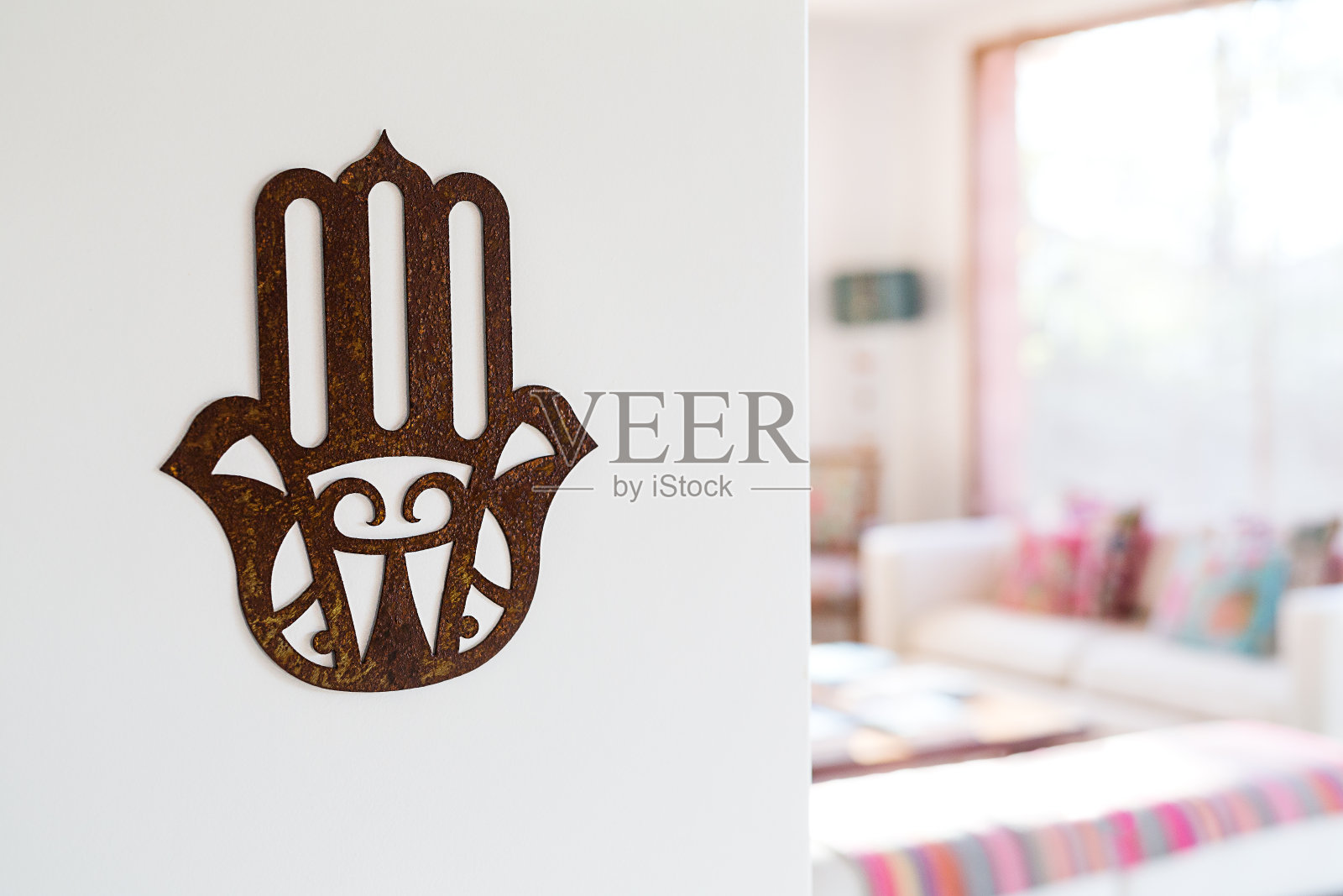 用生锈的铁制成的漂亮的装饰品照片摄影图片