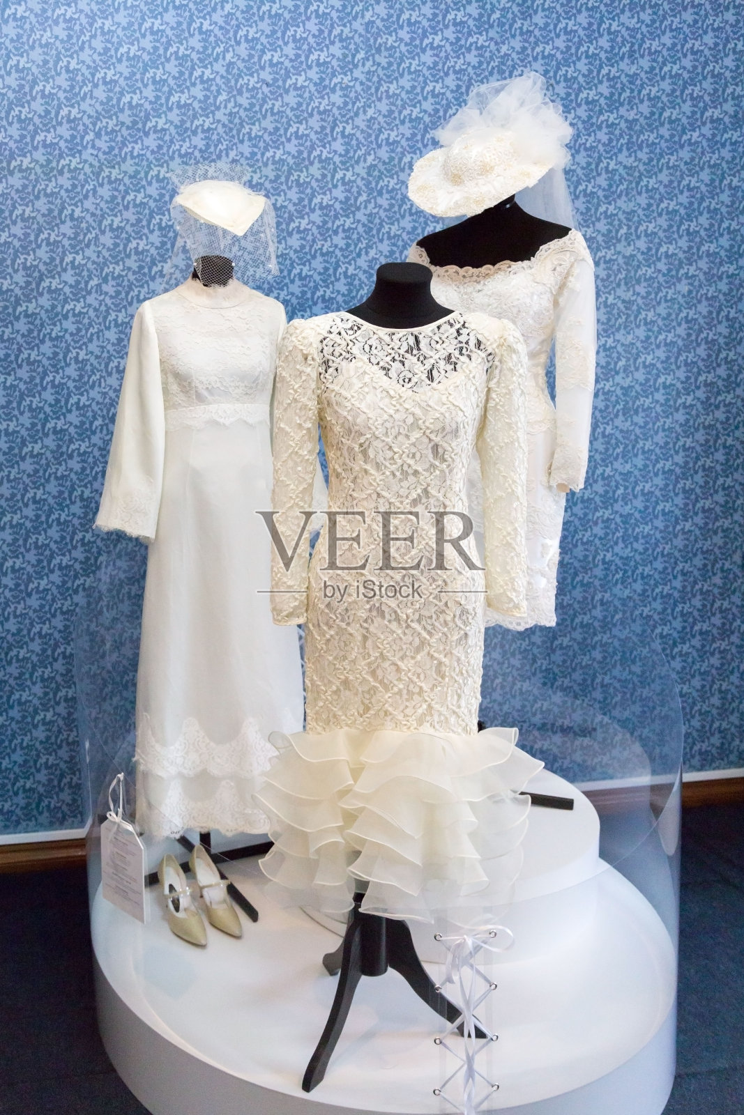 从18世纪和19世纪收集的老女人的衣服照片摄影图片