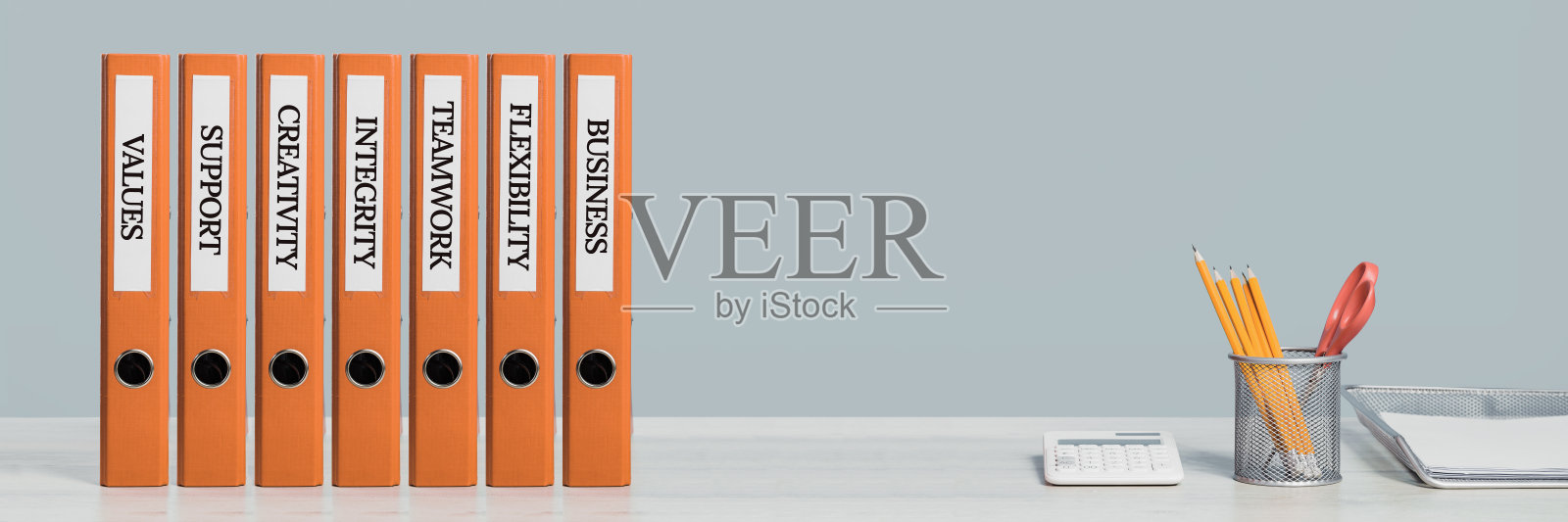 书架或桌子上的商业文件活页夹banner照片摄影图片