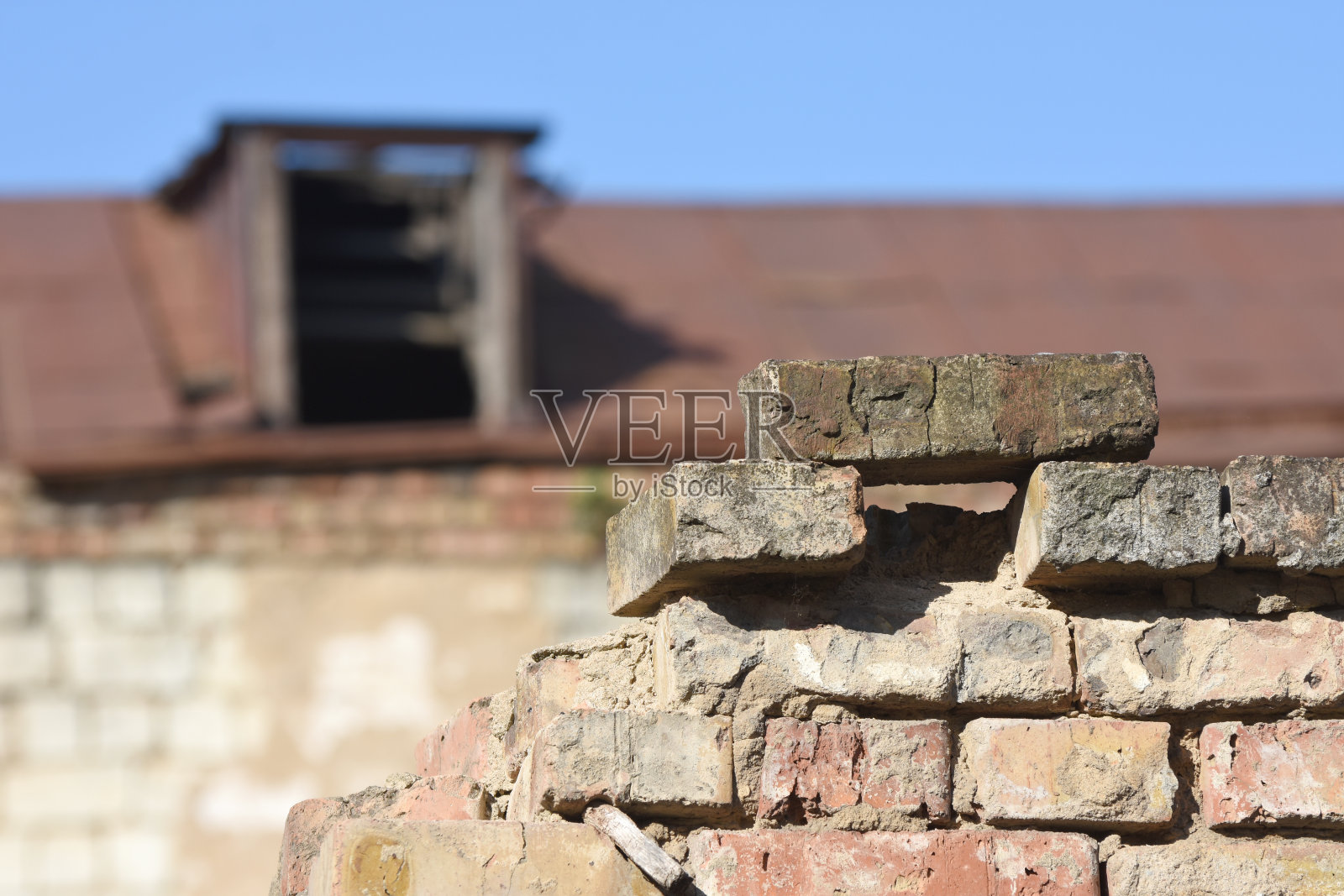 废弃房屋的废墟。欧洲的历史名胜。照片摄影图片