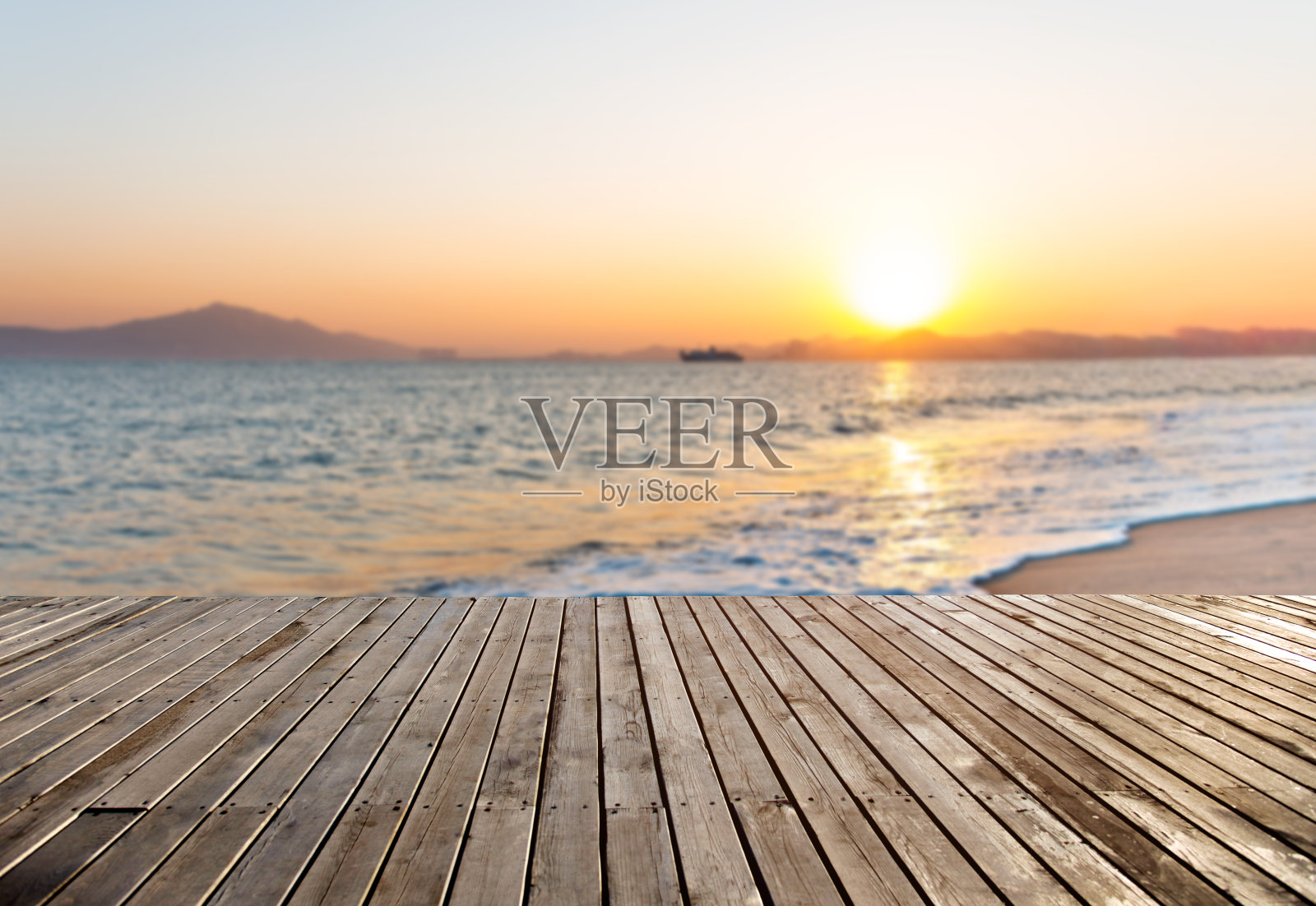 海边的木制甲板照片摄影图片