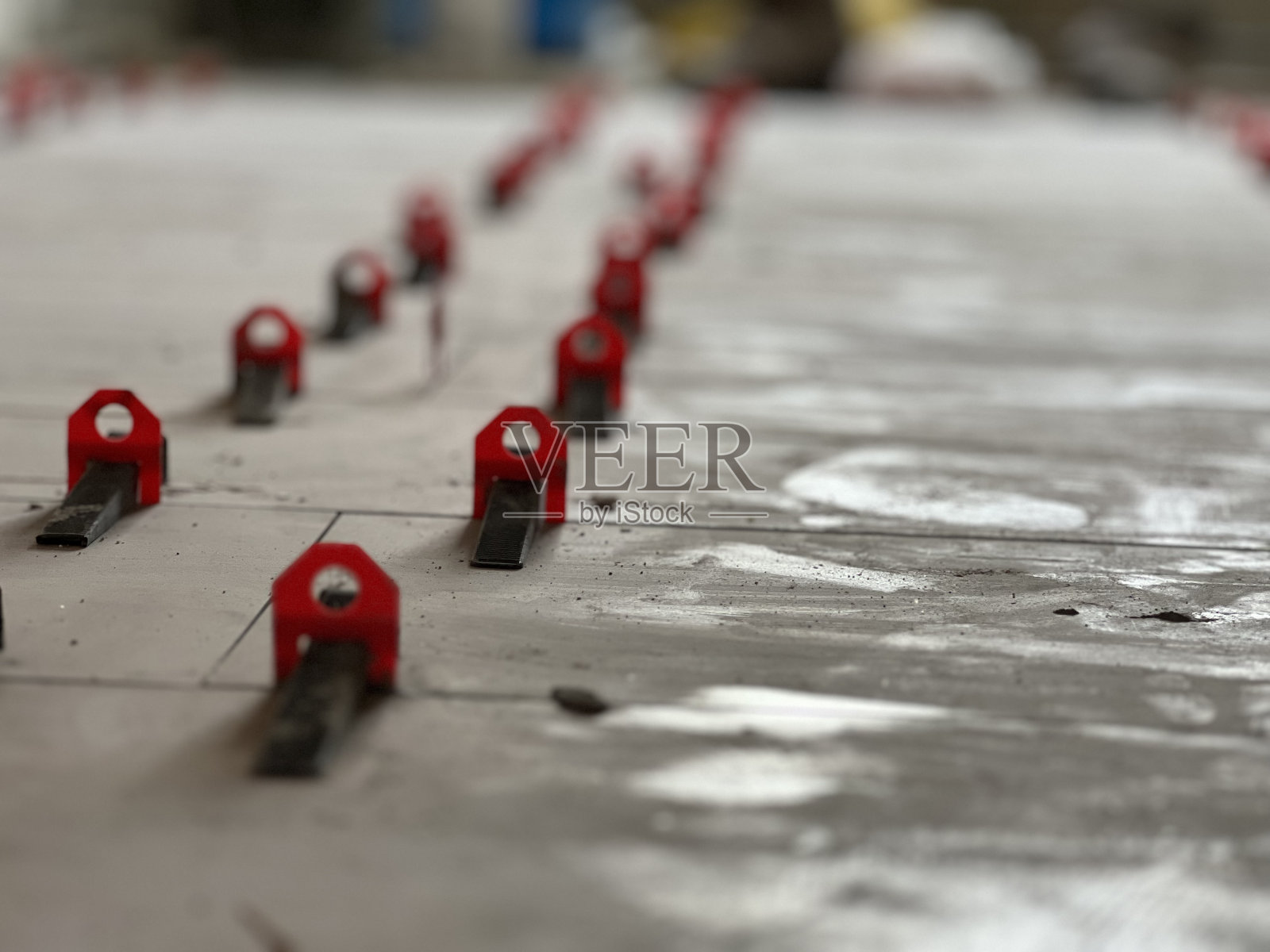 木质陶瓷地板铺设照片摄影图片