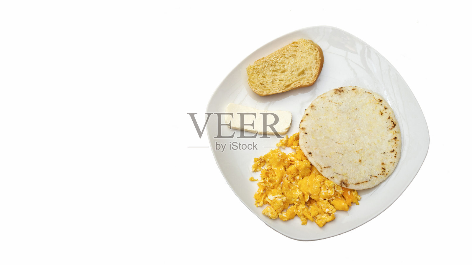 玉米饼配奶酪、鸡蛋和面包——传统的哥伦比亚早餐照片摄影图片