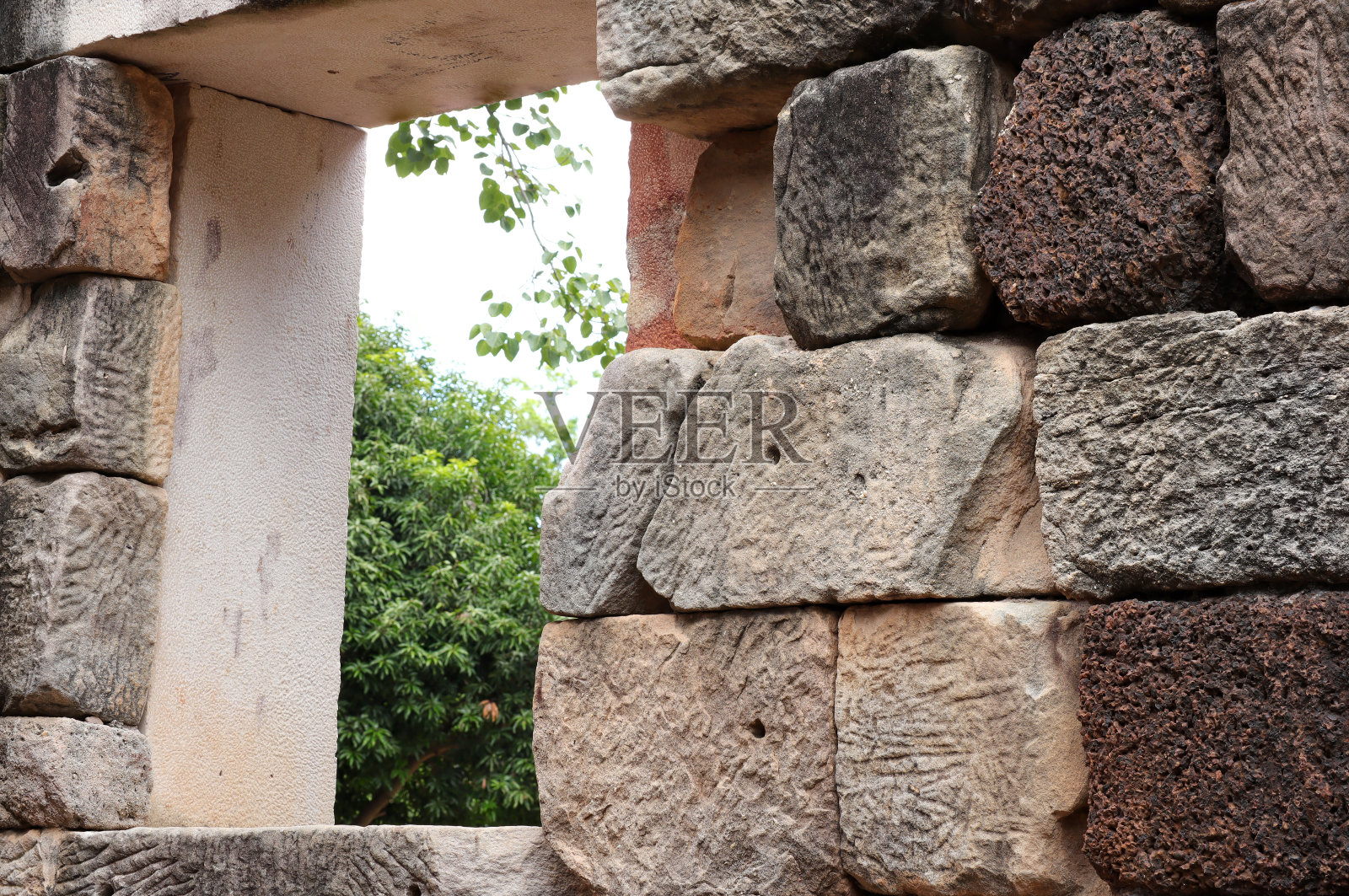 泰国Sa Kaeo省历史公园的Prasat Sdok Kok Thom美丽的景观和古建筑照片摄影图片