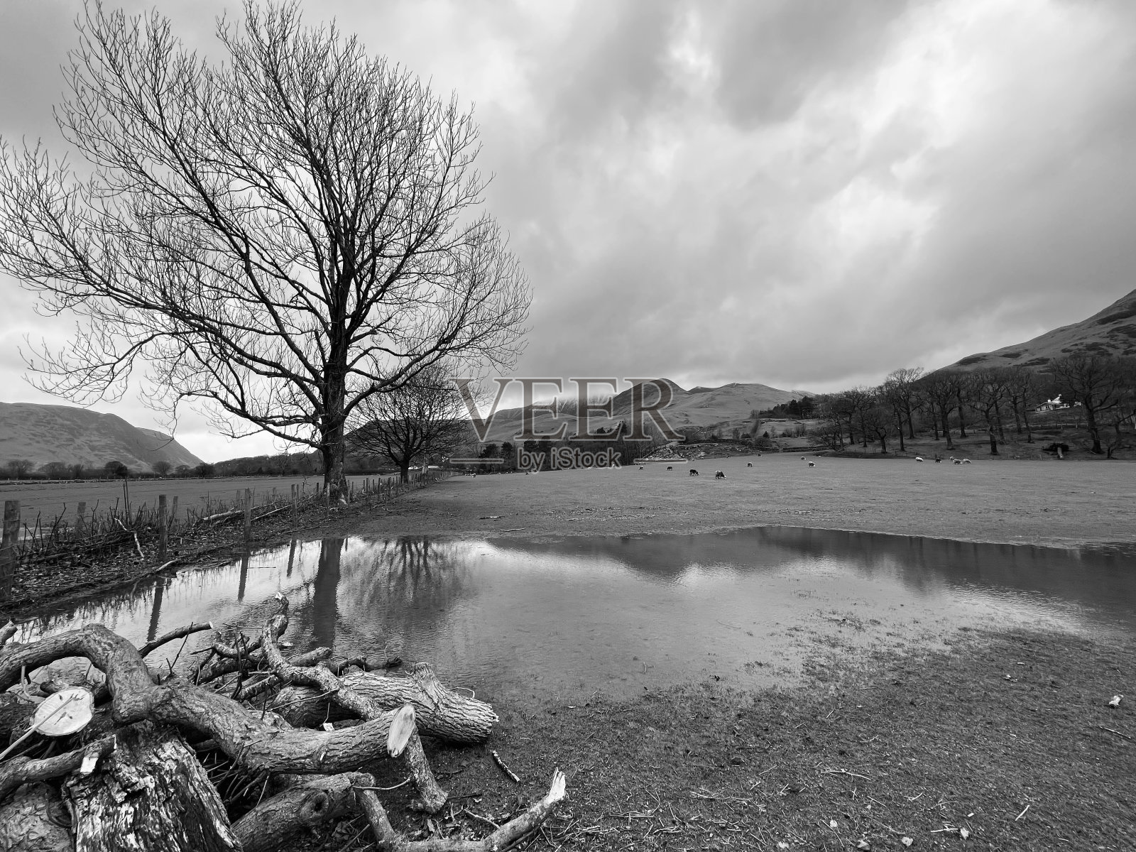 坎布里亚郡巴特米尔周围的风景照片摄影图片